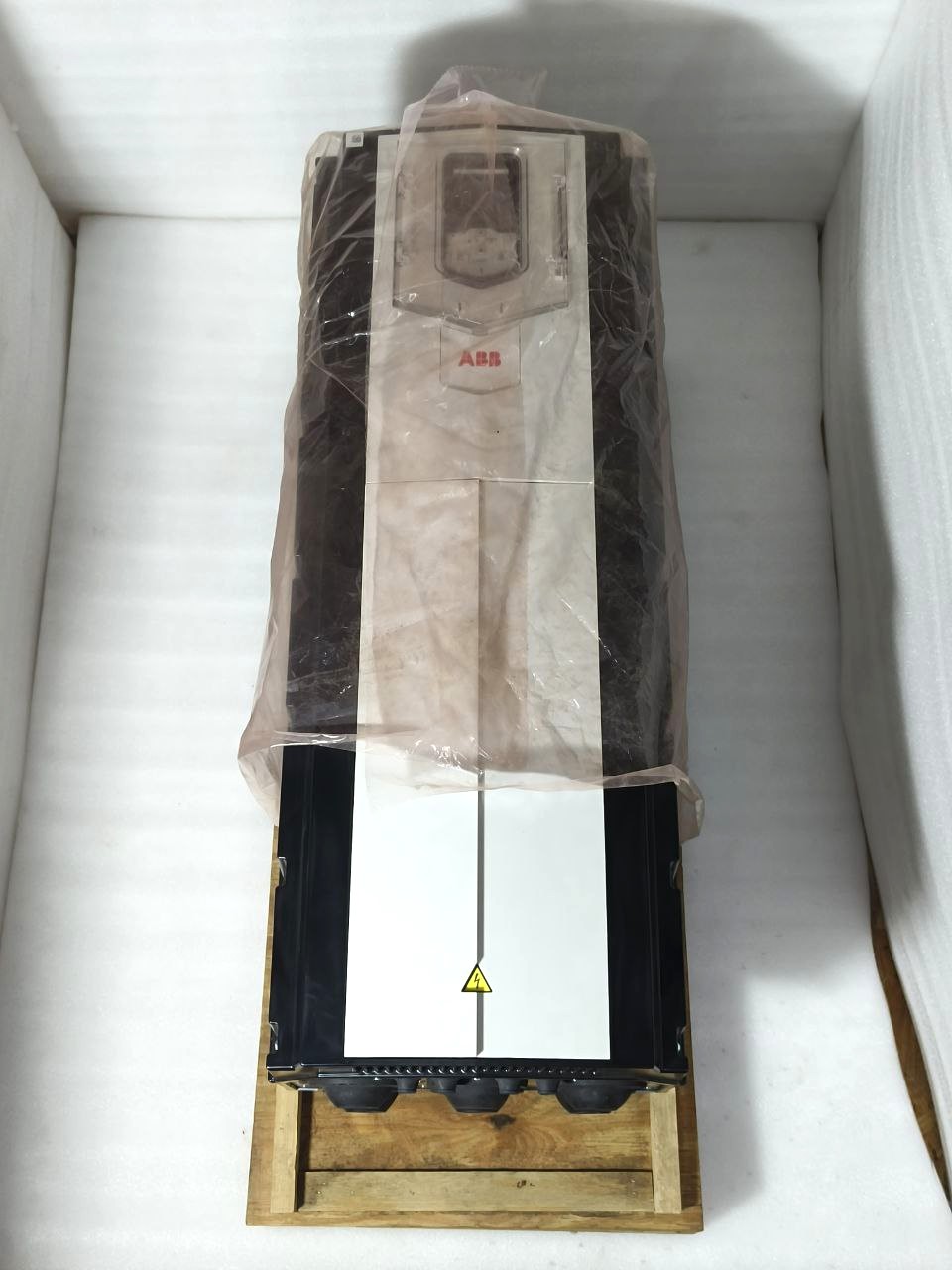 NEW ABB ACS880-01-361A-5+B056 AC DRIVE 200KW 30OHP 380-500V
