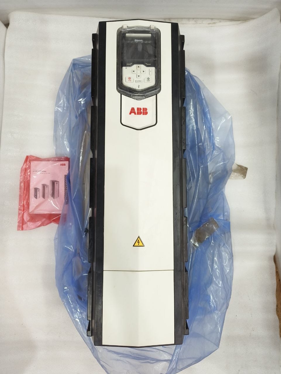 NEW ABB ACS880-31-027A-5+B056 AC DRIVE 27A 480V 20HP 15KW