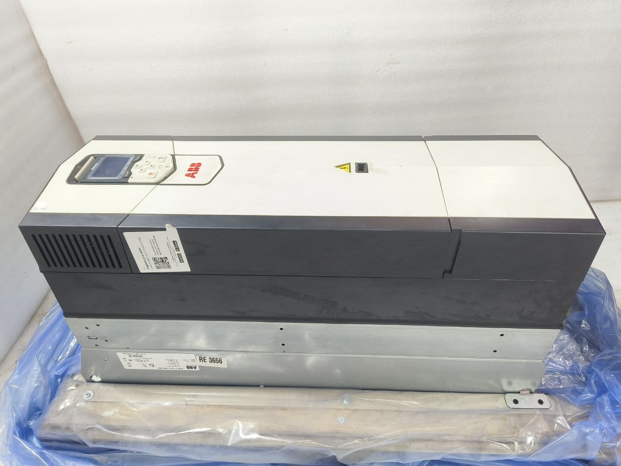 NEW ABB ACS880-31-077A-5+N5350 +N8029 VFD DRIVE 45KW 60HP